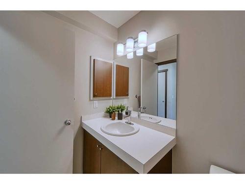 145-300 Evanscreek Court Nw, Calgary, AB - Indoor Photo Showing Bathroom