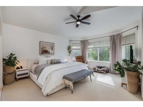 468 27 Avenue Nw, Calgary, AB - Indoor Photo Showing Bedroom