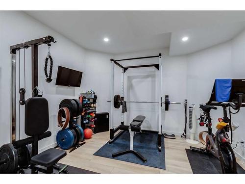 468 27 Avenue Nw, Calgary, AB - Indoor Photo Showing Gym Room