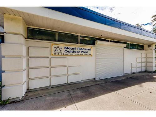 468 27 Avenue Nw, Calgary, AB -  Photo Showing Garage