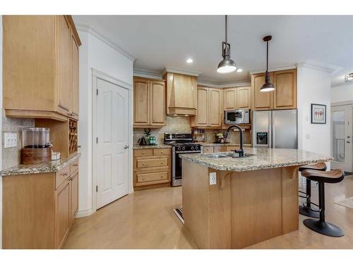 468 27 Avenue Nw, Calgary, AB - Indoor Photo Showing Kitchen With Upgraded Kitchen