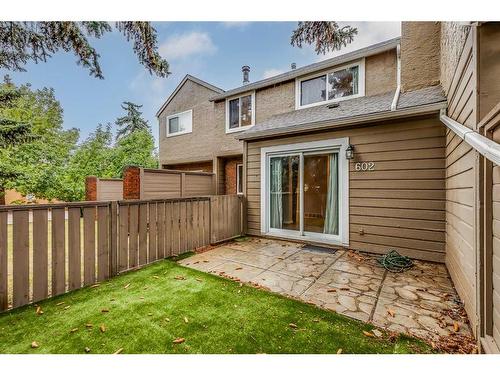 602-829 Coach Bluff Crescent, Calgary, AB - Outdoor With Exterior