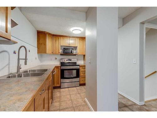 602-829 Coach Bluff Crescent, Calgary, AB - Indoor Photo Showing Kitchen With Stainless Steel Kitchen With Double Sink