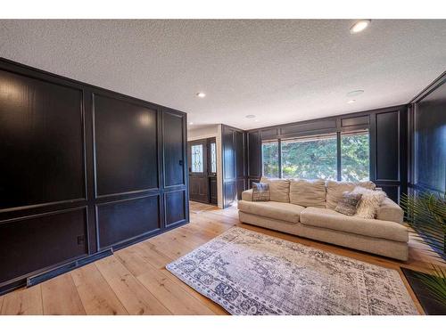 428 Wilverside Way Se, Calgary, AB - Indoor Photo Showing Living Room