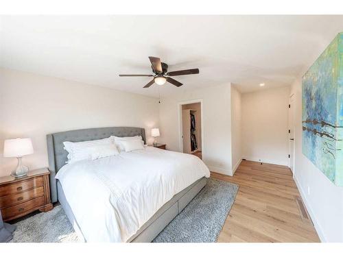 428 Wilverside Way Se, Calgary, AB - Indoor Photo Showing Bedroom