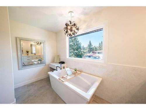 428 Wilverside Way Se, Calgary, AB - Indoor Photo Showing Bathroom