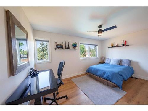 428 Wilverside Way Se, Calgary, AB - Indoor Photo Showing Bedroom