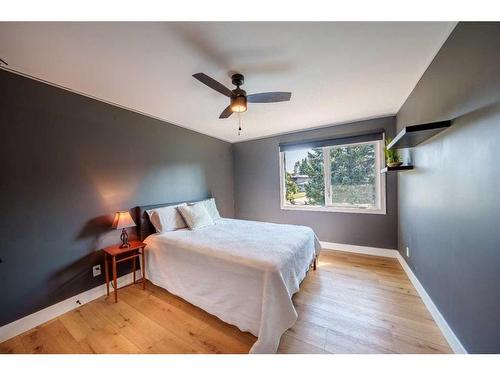 428 Wilverside Way Se, Calgary, AB - Indoor Photo Showing Bedroom