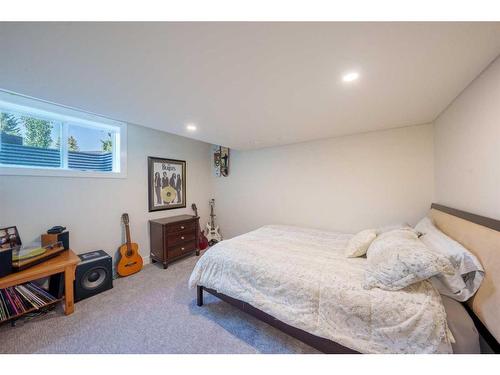 428 Wilverside Way Se, Calgary, AB - Indoor Photo Showing Bedroom