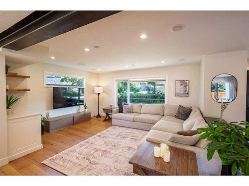 428 Wilverside Way Se, Calgary, AB - Indoor Photo Showing Living Room