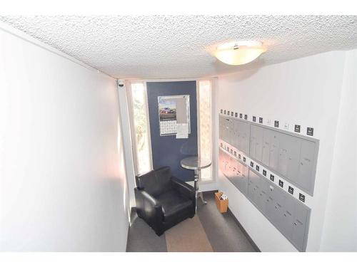 407-110 24 Avenue Sw, Calgary, AB - Indoor Photo Showing Other Room