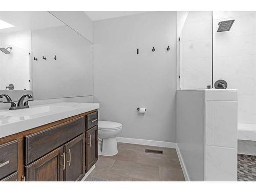 90 Deerpath Road Se, Calgary, AB - Indoor Photo Showing Bathroom