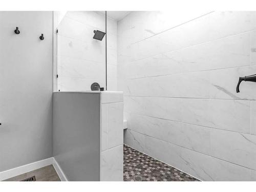 90 Deerpath Road Se, Calgary, AB - Indoor Photo Showing Bathroom