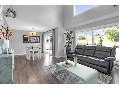 90 Deerpath Road Se, Calgary, AB - Indoor Photo Showing Living Room