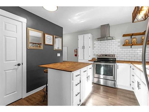 90 Deerpath Road Se, Calgary, AB - Indoor Photo Showing Kitchen