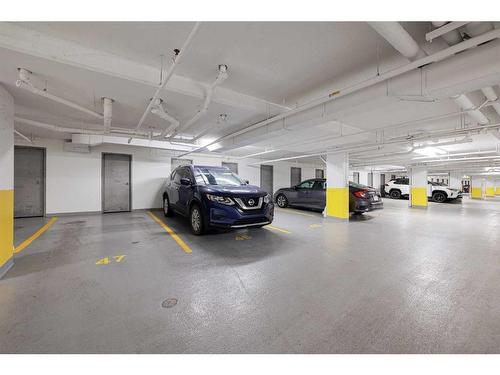 8314-70 Panamount Drive Nw, Calgary, AB - Indoor Photo Showing Garage