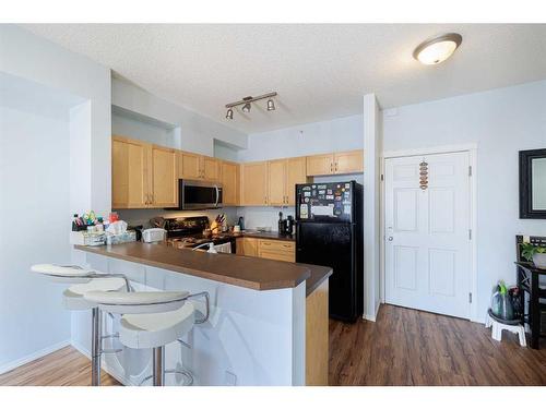 8314-70 Panamount Drive Nw, Calgary, AB - Indoor Photo Showing Kitchen With Double Sink