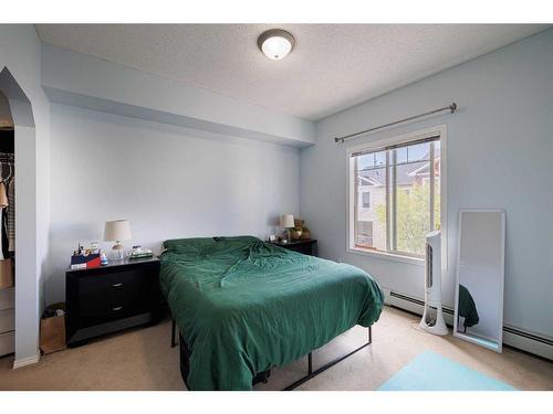 8314-70 Panamount Drive Nw, Calgary, AB - Indoor Photo Showing Bedroom