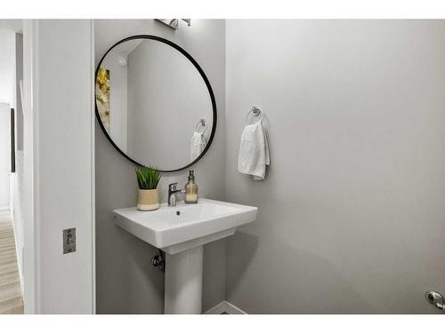 124 Masters Street Se, Calgary, AB - Indoor Photo Showing Bathroom