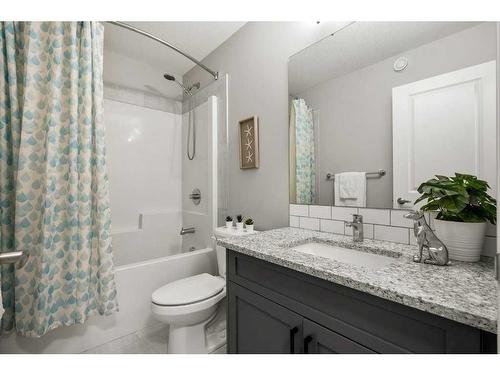 124 Masters Street Se, Calgary, AB - Indoor Photo Showing Bathroom