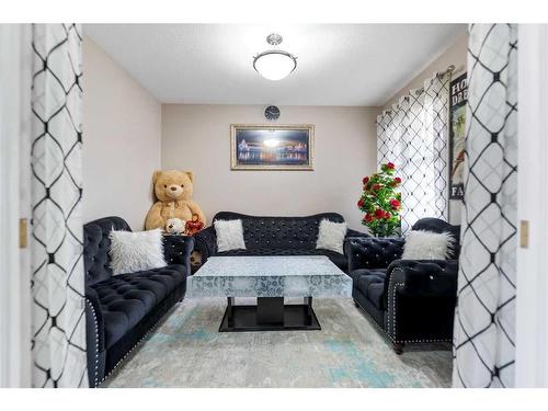 545 Saddlelake Drive Ne, Calgary, AB - Indoor Photo Showing Living Room