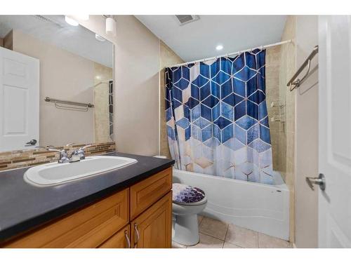 545 Saddlelake Drive Ne, Calgary, AB - Indoor Photo Showing Bathroom