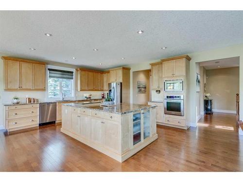 521 Aspen Glen Place Sw, Calgary, AB - Indoor Photo Showing Kitchen