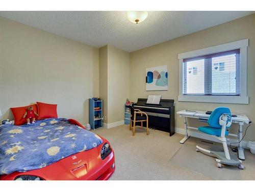 521 Aspen Glen Place Sw, Calgary, AB - Indoor Photo Showing Bedroom