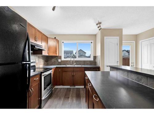 116 Cramond Green Se, Calgary, AB - Indoor Photo Showing Kitchen