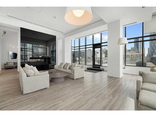 804-615 6 Avenue Se, Calgary, AB - Indoor Photo Showing Living Room