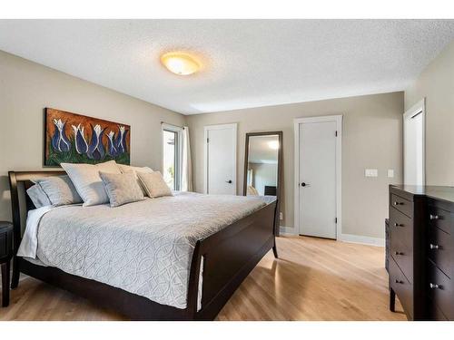 5970 Signal Ridge Heights Sw, Calgary, AB - Indoor Photo Showing Bedroom