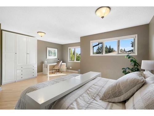 5970 Signal Ridge Heights Sw, Calgary, AB - Indoor Photo Showing Bedroom