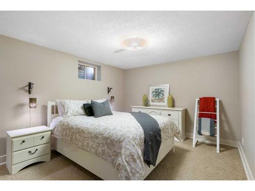 5970 Signal Ridge Heights Sw, Calgary, AB - Indoor Photo Showing Bedroom