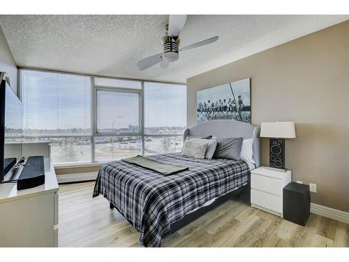 406-55 Spruce Place Sw, Calgary, AB - Indoor Photo Showing Bedroom