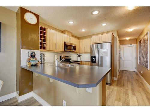 406-55 Spruce Place Sw, Calgary, AB - Indoor Photo Showing Kitchen With Double Sink