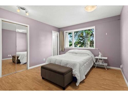 4832 26 Avenue Ne, Calgary, AB - Indoor Photo Showing Bedroom