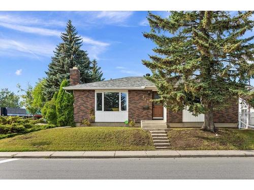 4832 26 Avenue Ne, Calgary, AB - Outdoor