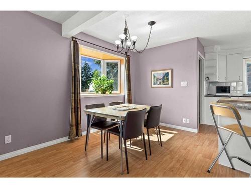 4832 26 Avenue Ne, Calgary, AB - Indoor Photo Showing Dining Room