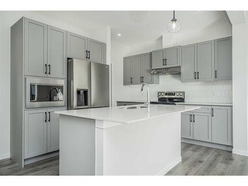 958 Bayview Rise Sw, Airdrie, AB - Indoor Photo Showing Kitchen