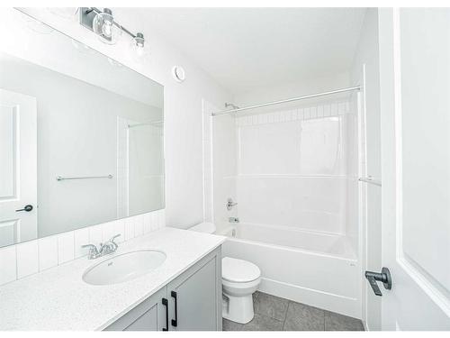 958 Bayview Rise Sw, Airdrie, AB - Indoor Photo Showing Bathroom