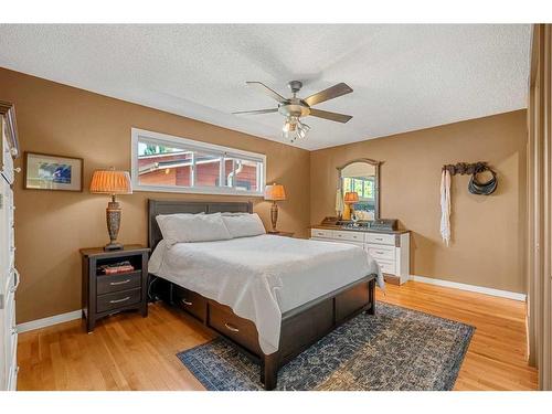 12207 Lake Fraser Way Se, Calgary, AB - Indoor Photo Showing Bedroom