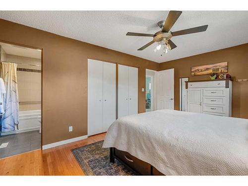 12207 Lake Fraser Way Se, Calgary, AB - Indoor Photo Showing Bedroom