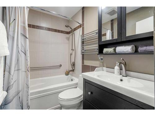 12207 Lake Fraser Way Se, Calgary, AB - Indoor Photo Showing Bathroom