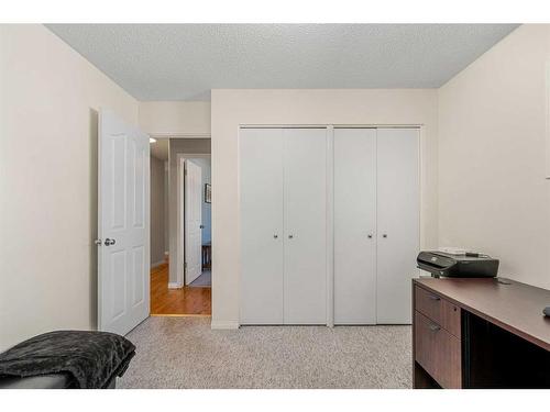 12207 Lake Fraser Way Se, Calgary, AB - Indoor Photo Showing Bedroom