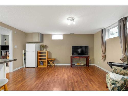 12207 Lake Fraser Way Se, Calgary, AB - Indoor Photo Showing Living Room