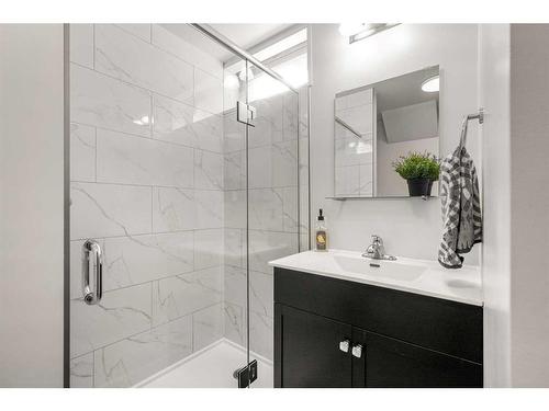 12207 Lake Fraser Way Se, Calgary, AB - Indoor Photo Showing Bathroom