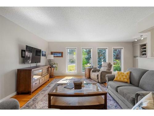 12207 Lake Fraser Way Se, Calgary, AB - Indoor Photo Showing Living Room