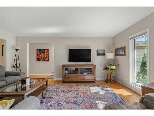 12207 Lake Fraser Way Se, Calgary, AB - Indoor Photo Showing Living Room