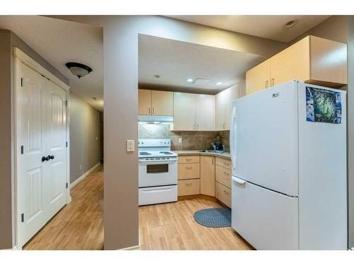 123 Arbour Crest Rise Nw, Calgary, AB - Indoor Photo Showing Kitchen