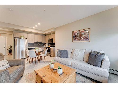 213-214 Sherwood Square Nw, Calgary, AB - Indoor Photo Showing Living Room